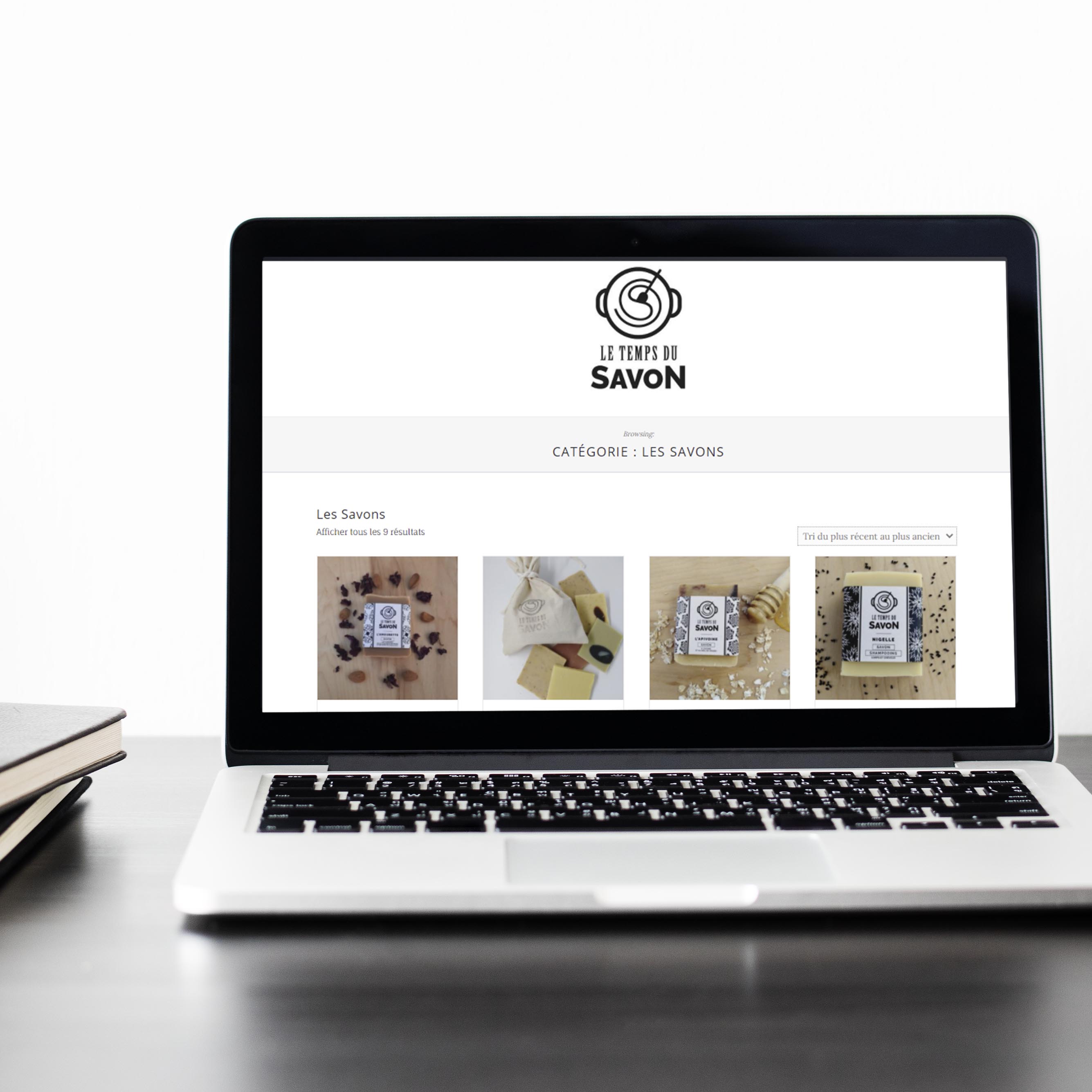 Laptop digital device screen mockup Création site internet pour le temps du savon